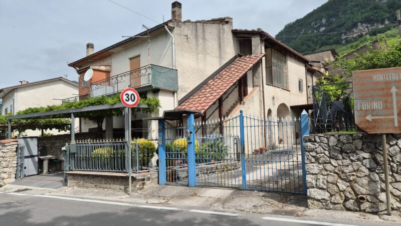 CASA SEMPINDIPENDENTE A PETRURO DI FORINO